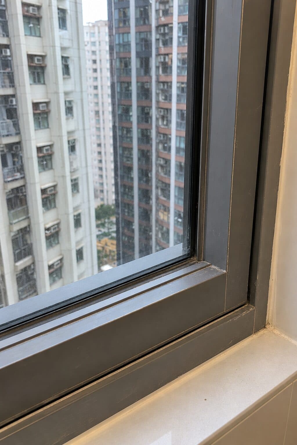 清潔後：窗框及玻璃清潔通透